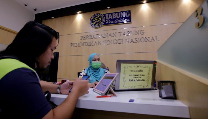 PEMINJAM Perbadanan Tabung Pendidikan Tinggi Nasional (PTPTN) bakal menikmati diskaun bayaran balik pinjaman sehingga 20 peratus. GAMBAR: Abd Razak Aid