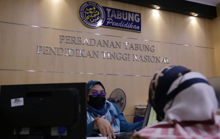 Lulus kelas pertama: Kerajaan beri semula pengecualian bayaran PTPTN – PM