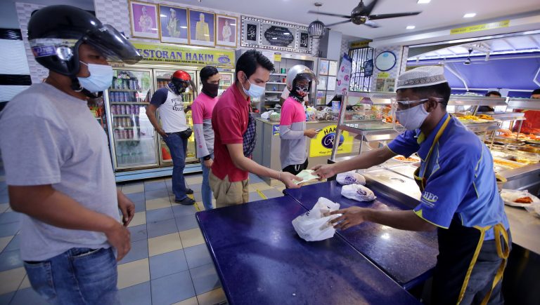 Benarkan juga pengguna makan di restoran