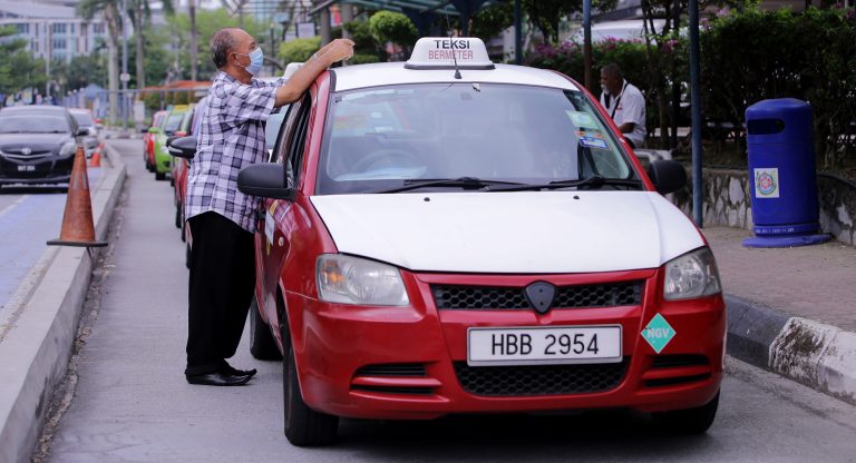 Penjadualan vaksinasi pemandu teksi, e-hailing telah bermula