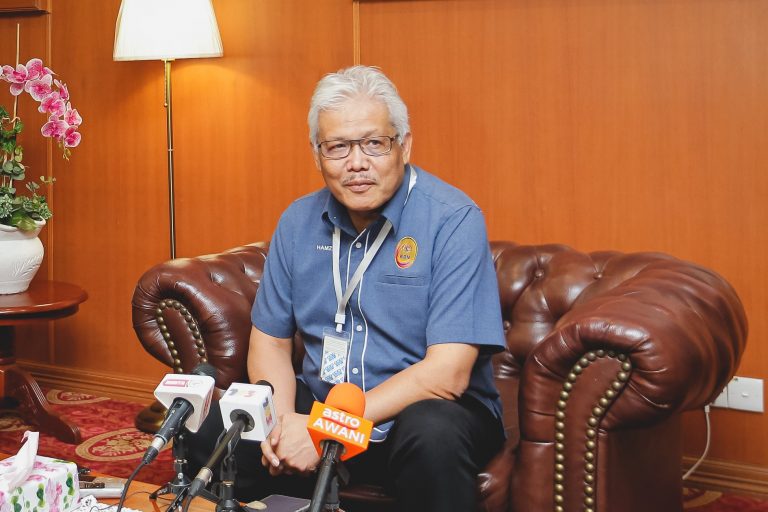 Hamzah Zainudin menteri terbaru positif COVID-19
