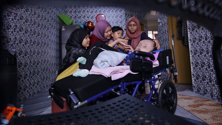 [VIDEO] “Dia macam baby, sebab itu panggil dia Baby Kakak” – #BabyKakak | Dari Hati ep.3