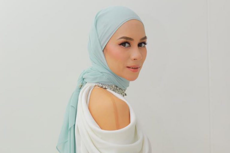 Gaun dedah bahu, tak sesuai dengan imej bertudung. Ini komen Natasha Hudson