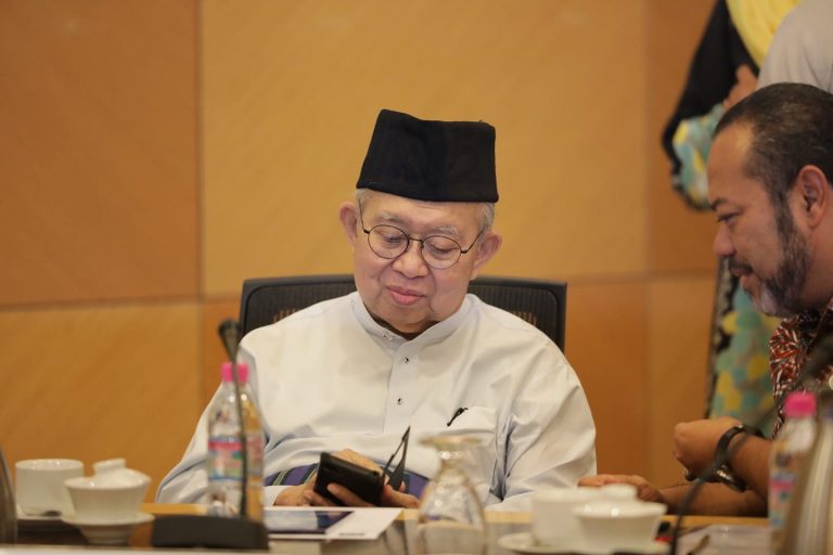 Tidak sokong kerajaan, Ku Li mohon ubah ke blok Bebas