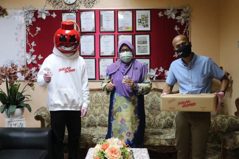 Achey serah 10,000 cecair pembasmi kuman di sekolah