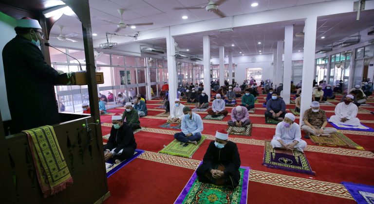 Alhamdulillah, masjid dan surau dibuka kembali