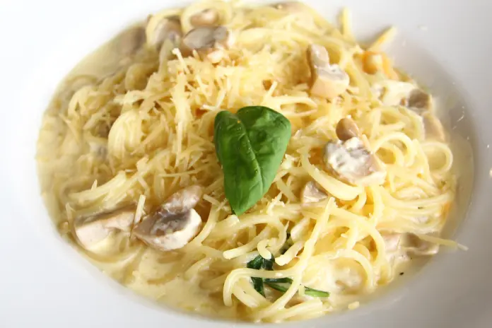 Spagheti cendawan berkrim