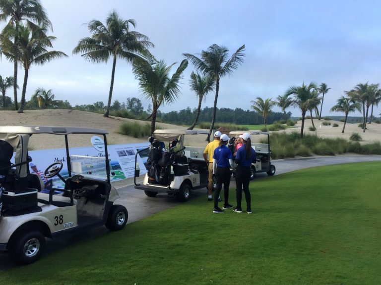 Kelab golf habis ditempah, penggemar ambil peluang sempena Tahun Baru Cina