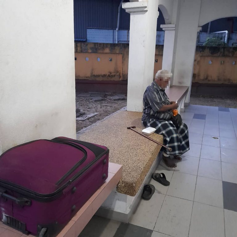 Sampai hati ahli keluarga sendiri tinggalkan warga emas di surau..