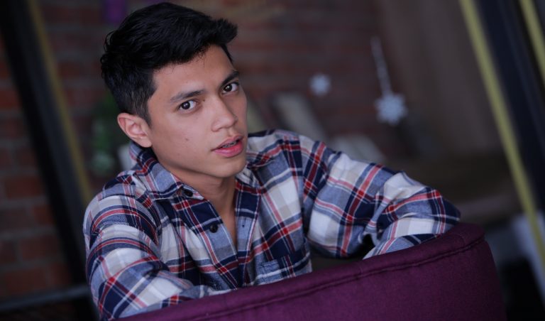 Antara dunia nyanyian dan perniagaan, yang mana satu pilihan Ahmad Adly?