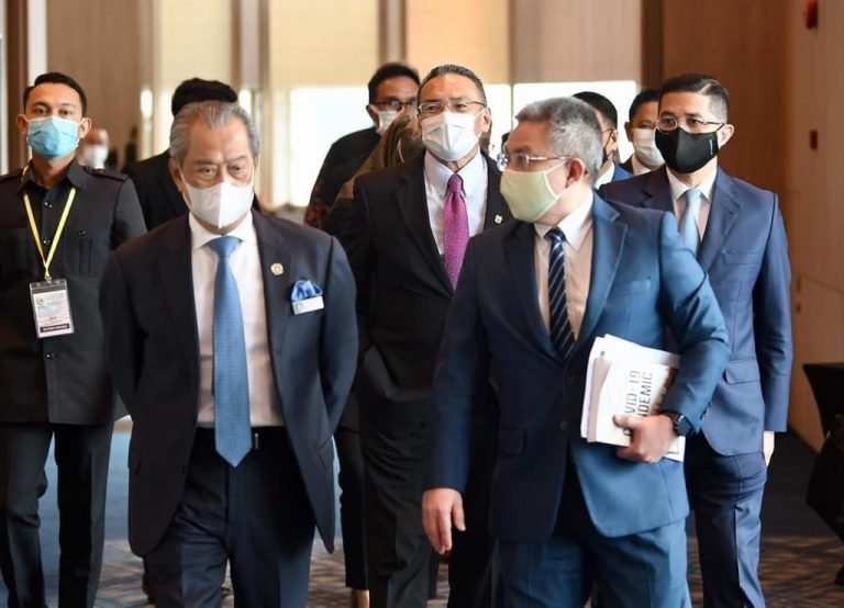 Menteri UMNO bertekad bersama kerajaan sekarang – Dr Adham