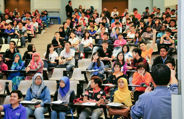 Jangan biar keciciran pelajar miskin lanjut pengajian di IPT membarah