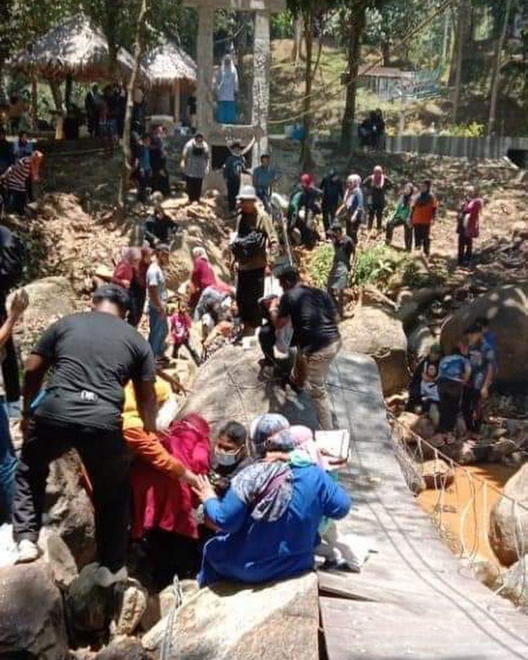 jambatan gantung runtuh