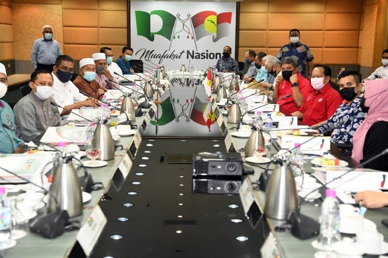 UMNO, Pas gesa