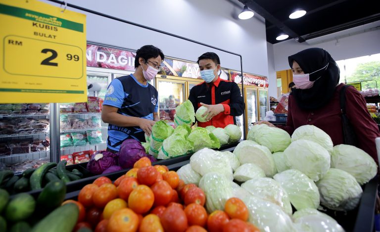 ‘Dakwahnomi’ Firdaus Wong dalam MyKampung Fresh Mart