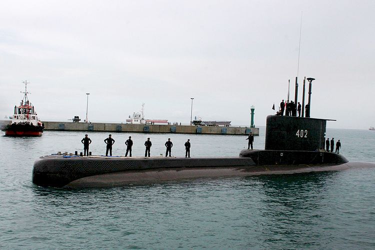 Kapal selam Indonesia bawa 53 anak kapal putus hubungan
