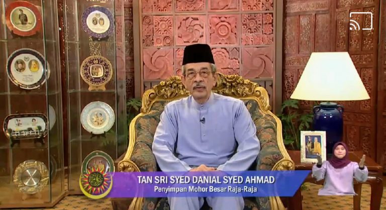 Esok hari raya, bukan Selasa