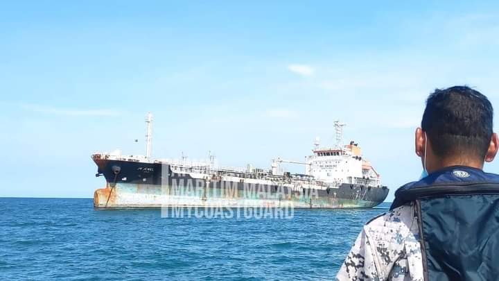 Sempat gembira seketika, Maritim Malaysia pintas kapal tangki asing cuba lolos
