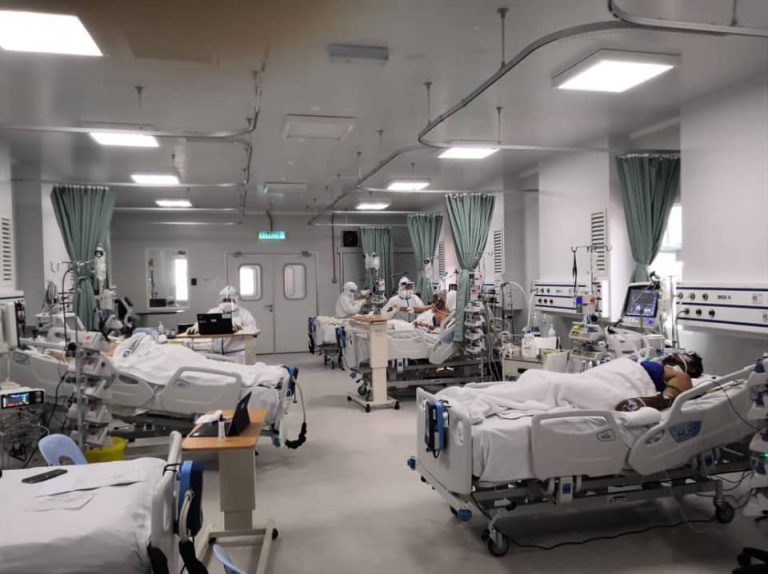 Doktor cabar pengguna FB pertikai tindakan ‘intubate’ pesakit Covid-19 berbincang secara ‘live’