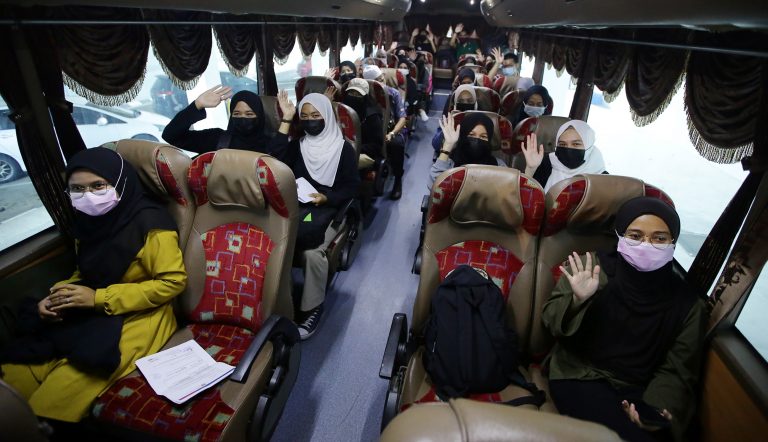 400 pelajar UiTM Shah Alam balik raya hari ini