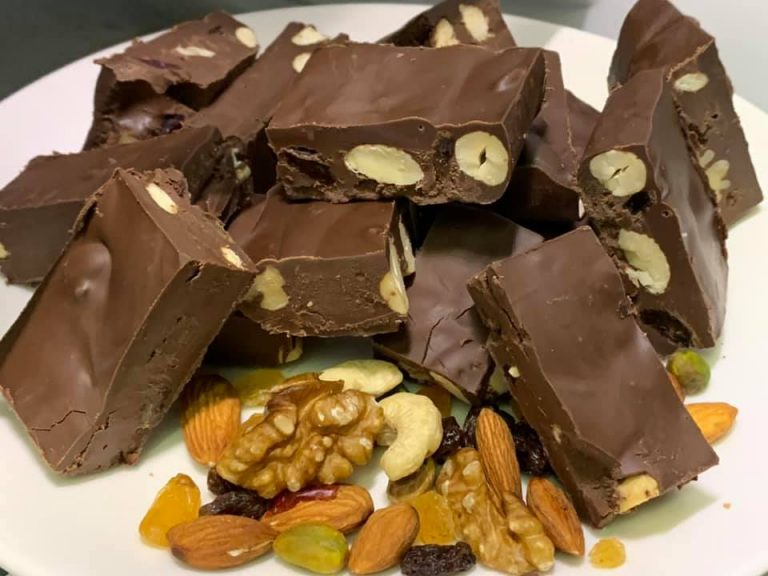 Buat sendiri bar coklat fruit and nut di rumah. Senang je, cubalah