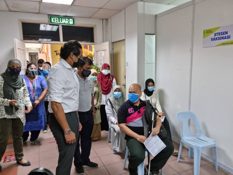 KJ tinjau PPV cacat penglihatan di Brickfields, 200 disuntik setiap hari