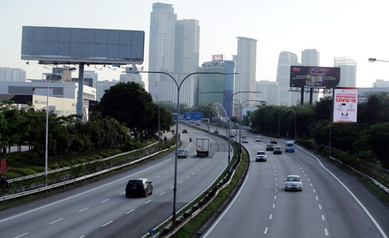 Sempadan negeri dibuka: Pengendali lebuh raya sedia hadapi kebanjiran trafik