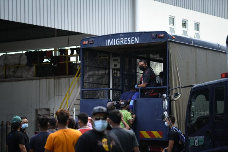 JIM tahan 229 pekerja asing kilang besi, syarikat dikompaun RM30,000 langgar SOP