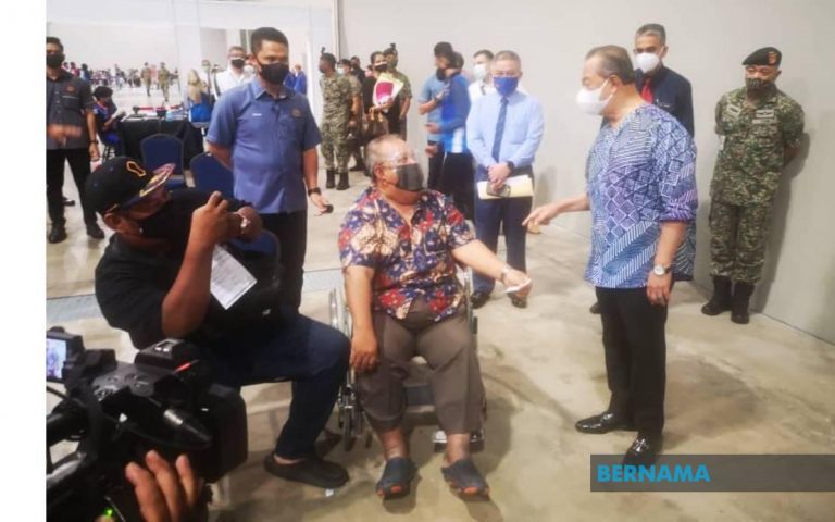 Kaji ambil tindakan terhadap golongan antivaksin – PM