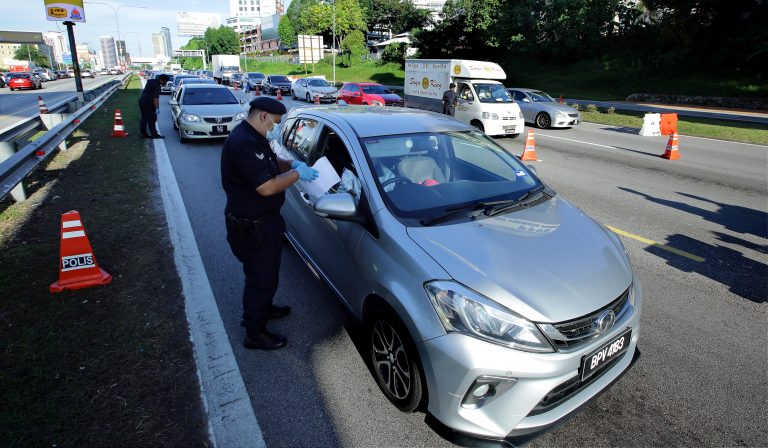 Tidak lengkap dua dos, 6 kenderaan diarah patah balik di laluan Gerik-Jeli