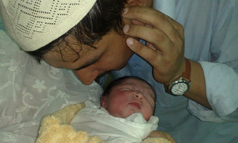 azan ditelinga bayi hadis daif