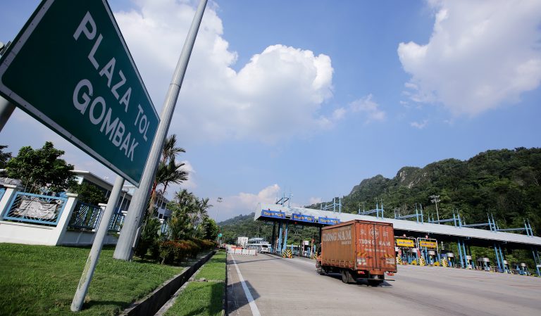 Tahun Baharu Cina: Aliran trafik bergerak perlahan di lebuh raya utama