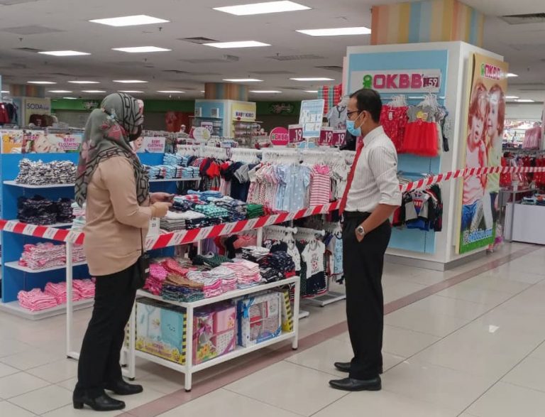 Jangan keliru! Semua barangan di pasar raya boleh dijual – Ismail Sabri