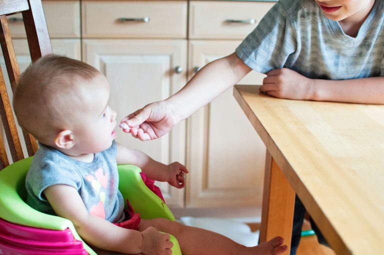 Pantau dan peka tekstur makanan bayi