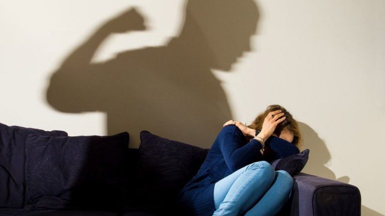 Anak ‘neraka’ tumbuk ibu sendiri kerana tidak kemas rumah