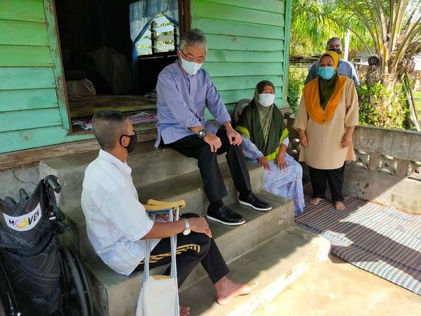 Prihatin: Agong santuni, kurnia sumbangan 10 keluarga memerlukan