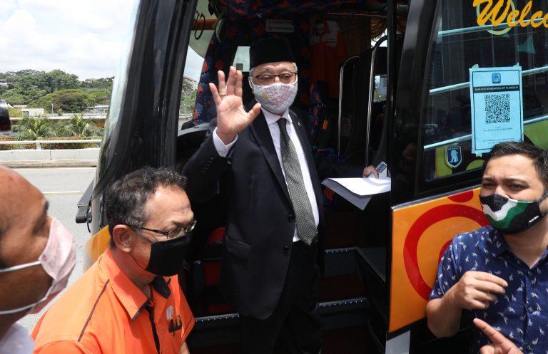 Ahli Parlimen tiba di Istana Negara berperingkat, Ismail Sabri jam 2 petang