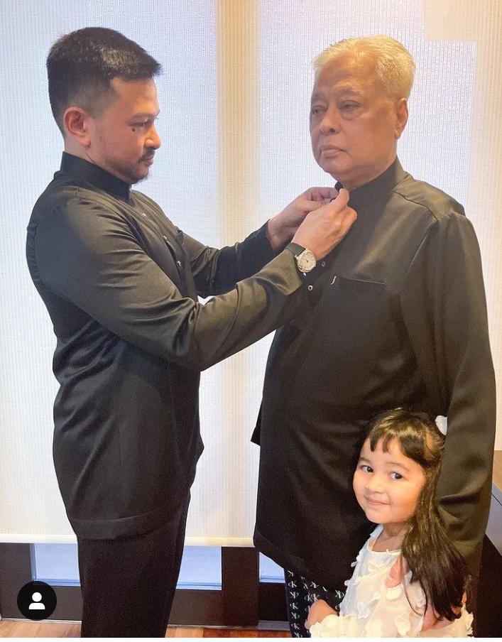 Atuk lebih handsome daripada ayah hari ini