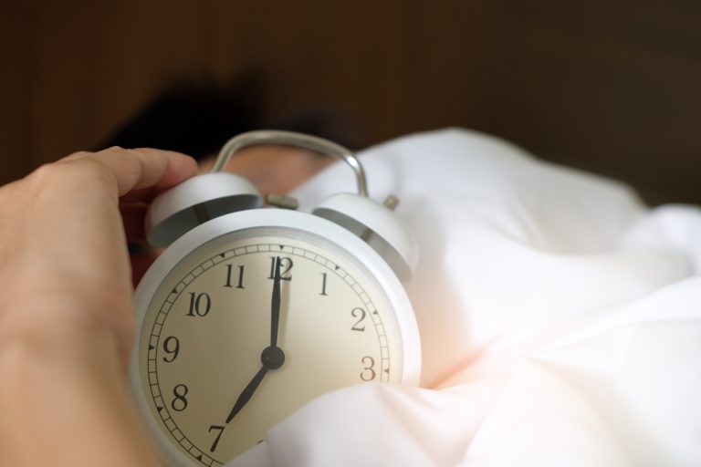 “Jangan tidur lewat, nanti dah tua menyesal,” – Tidur 3 jam dah cukup. Ini fakta wajib tahu!