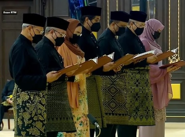 Menteri perlu umum kad laporan prestasi 100 hari kepada rakyat – PM