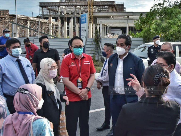 Khairy dedah hospital baharu tergendala, dewan bedah di hospital lama pula tidak boleh dipakai