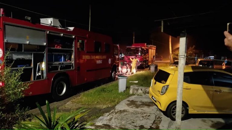2 sesak nafas, 102 dipindahkan bau busuk seolah bahan toksik