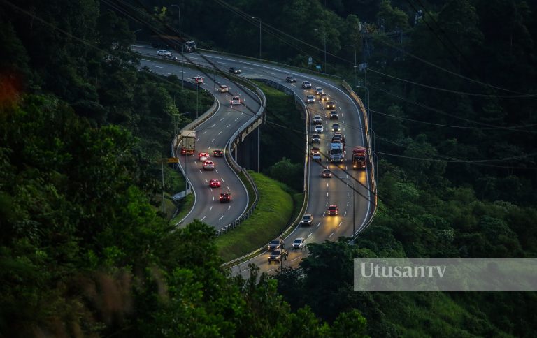 Aliran trafik tinggi menghala ibu kota, dijangka meningkat selepas tengah malam kerana tol percuma