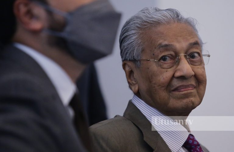 Tun Mahathir masih dirawat, jangan percaya khabar angin – Marina