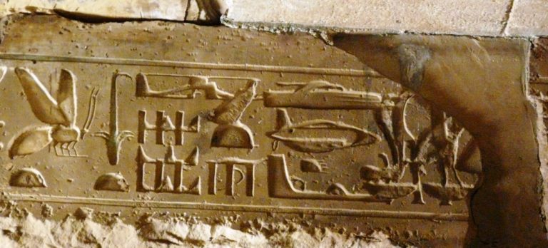 Misteri di sebalik lukisan helikopter di kuil kuno Abydos