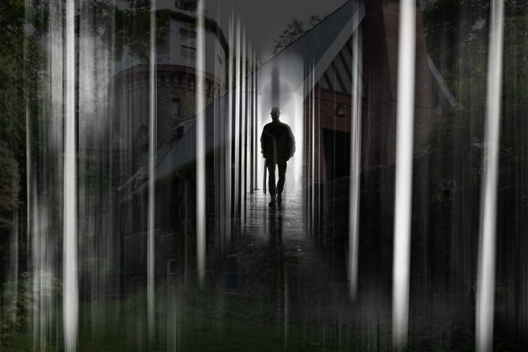 Misteri mahligai Bill Beatty. Walaupun sudah tiada, kelibatnya sering muncul di dalam rumah