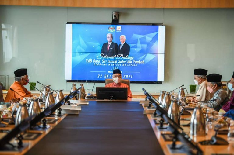 Rancangan pengukuhan semula, moga Felda kembali bangkit – PM