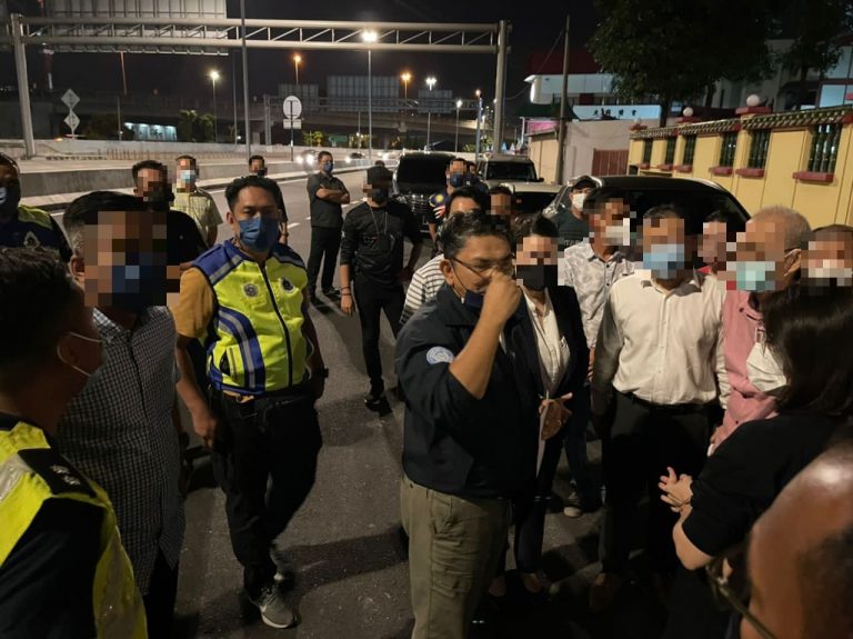 Polis kepung lokasi, kesemua 24 perusuh depan tokong ditahan