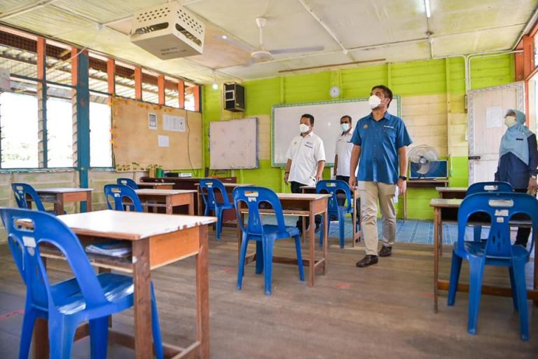 Radzi tinjau kemudahan sekolah di Sri Aman, Lubuk Antu
