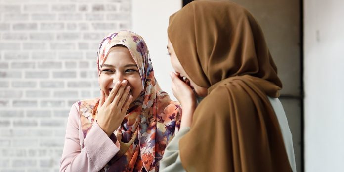 Dengan siapa kamu berdamping